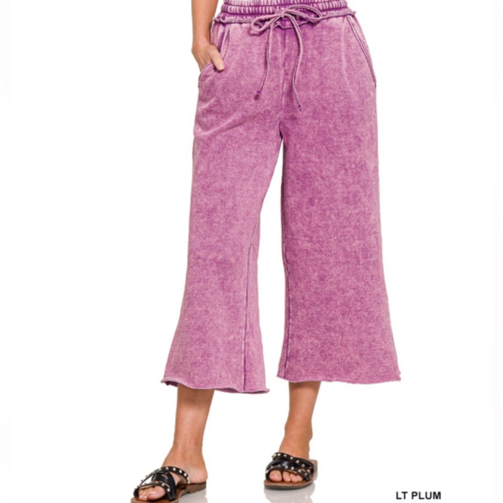 300 ❤️Zenana lt plum cropped ACID WASH FLEECE
PALAZZO SWEATPANTS
POCKETS